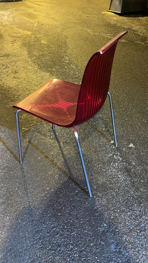 Siesta, tuoli punainen - Jakava Oy - Ylijäämää ja materiaaleja varastoituna Turun ylijäämävarasto -