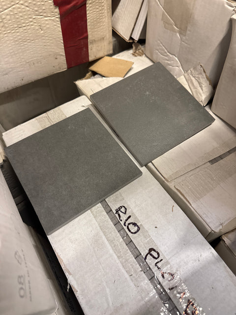 Tumma laatta plomb karhea 150x150x8mm, 3m2 erä