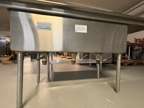 Rst-allaspöytä kolmella altaalla 213x69x100cm