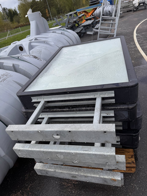 Maahan pultattava mainosteline ulkokäyttöön 1300x2300mm