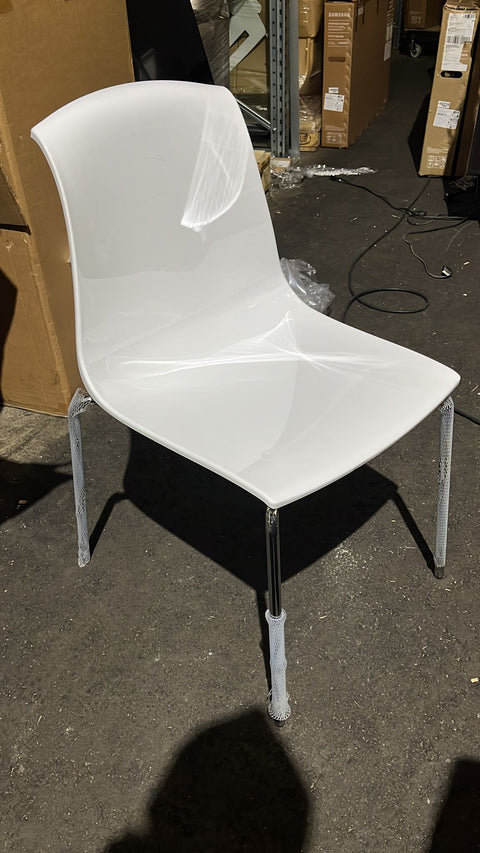 Siesta Glossy White, tuoli - Jakava Oy - Ylijäämää ja materiaaleja varastoituna Turun ylijäämävarasto -