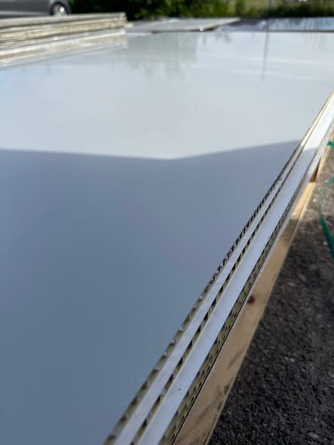 Alumiinikennolevy primer vaaleanharmaa 1200x2500mm sekä 960x2500mm, 98m2 erä