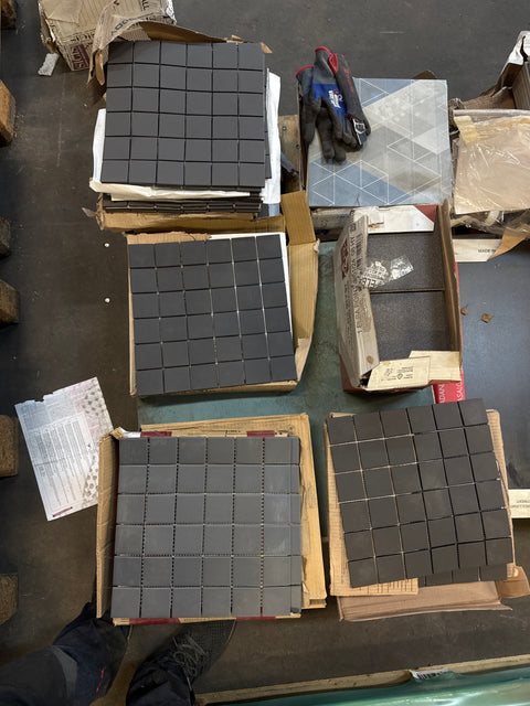 Tumma mosaiikki sileä 300x300x6mm, useaa sävyä