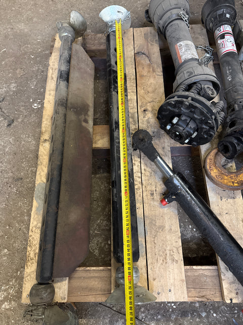 Traktorin nostokaitteen reitetty vetotanko