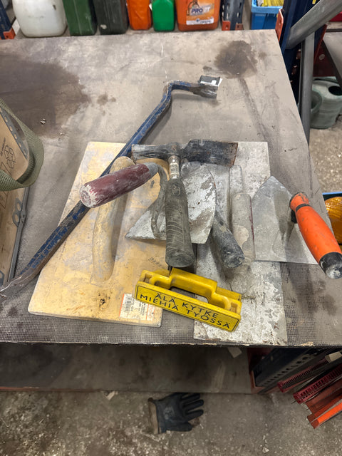 Erä muurarin työkaluja