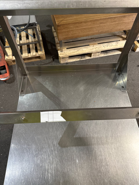 Rst-pöytä 65x70x90cm (kehikko postettavissa)