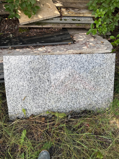 Kivitaso sileäpintanen reunat käsittelemättömät 67x118x2,5cm