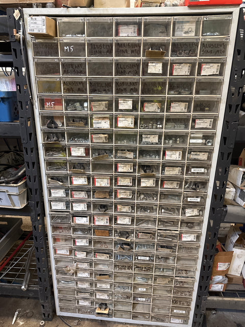 Pultti/mutterihylly erä