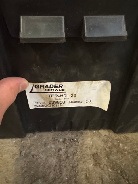 Erä auran pultteja ja muttereita