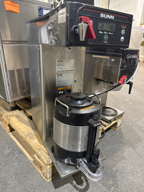 Bunn kahvinkeitin (suodatin yksikkö kannun päältä puuttuu)