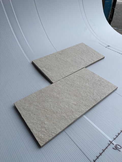 Vaalea laatta 150x300x9mm, 42m2 erä
