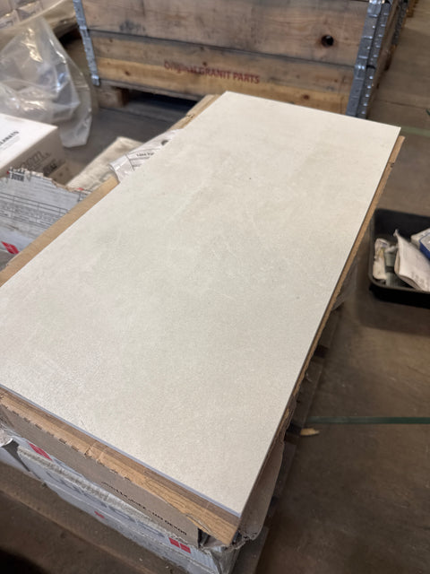 Vaalea sileä laatta 300x600x8mm, 2,8m2 erä