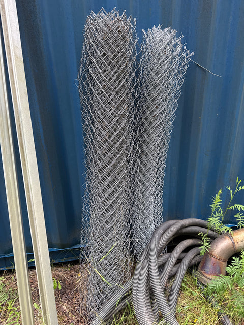 Metalliverkko rullat, 2m korkea, arviolta 12m