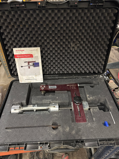 Plasson-putkenpäänkaavin