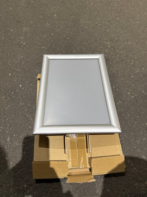 Mainoskyltti 24x33cm 100kpl erä