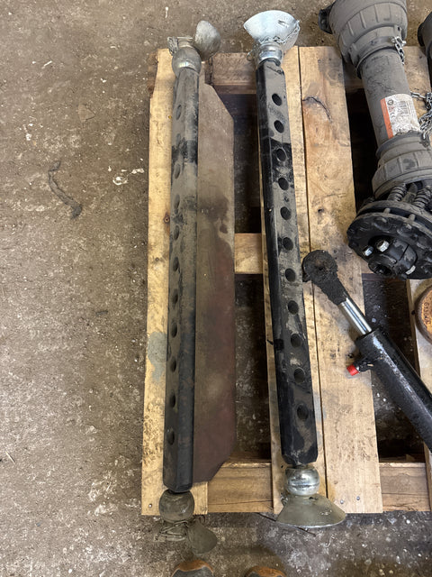 Traktorin nostokaitteen reitetty vetotanko