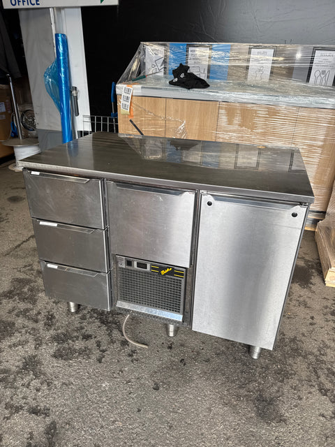 Bistro kylmävetolaatikosto L1200
