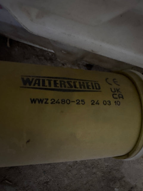 Voimansiiroakseli väänytnyt, päät ehjät 2m