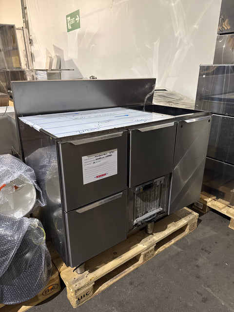 Bistro kylmävetolaatikosto L1200 tasolla ja takahyllyillä