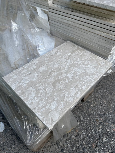Lattia-/seinälaatta marmori 200x295x9mm Saatavilla matta- tai kiiltävällä pinnalla.