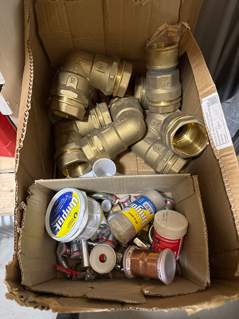 Erä putkiliittimiä ym.