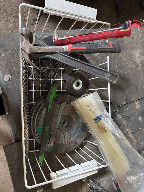 Erä työtarvikkeita