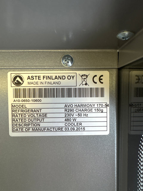 Kylmäkaappi lasisilla sivuilla L52cm
