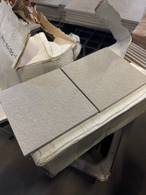 Harmaa sage karhea laatta 150x150x8mm, 6m2 erä