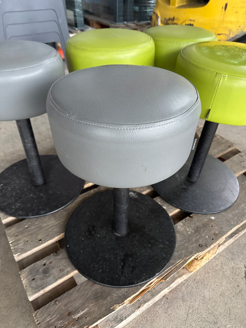 Pedrali nahkajakkara d35x55cm, hyväkuntoisia! Vihreitä 11kpl, harmaita 4kpl