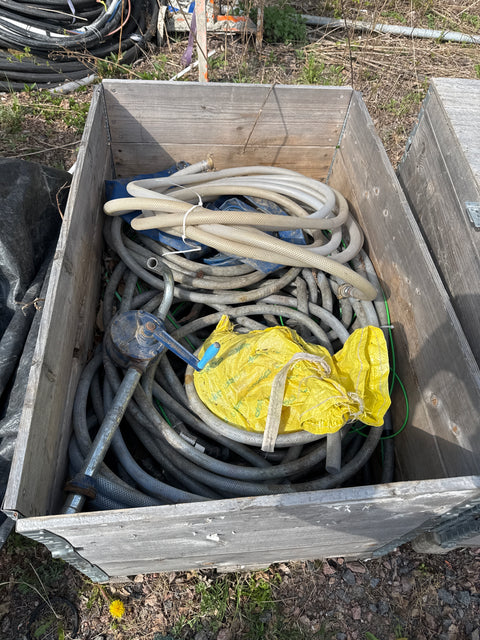 Lavallinen letkuja ja käsipumppu