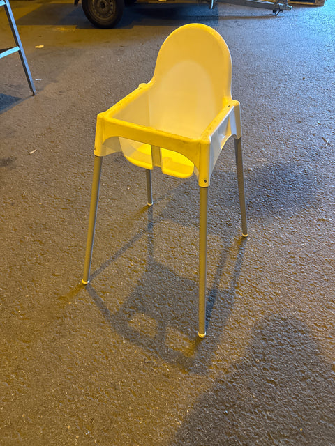 Syöttötuoli valkoinen