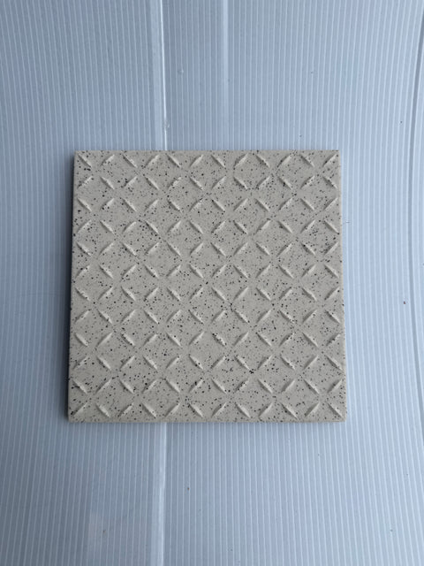 Lattialaatta karhea 150x150x8mm, 3,7m2 erä