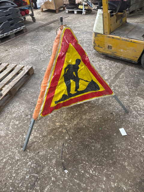 Varoitusmerkki, kasaan taitettava