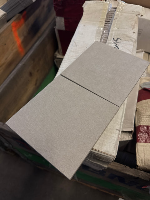 Vaalea harmaa sage sileä 150x150x8mm, 3m2 erä