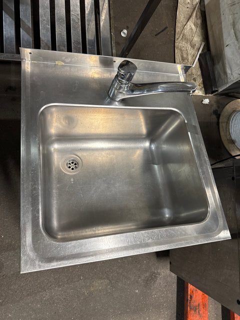 Rst-allaspöytä 60x60cm takajalat puuttuu.