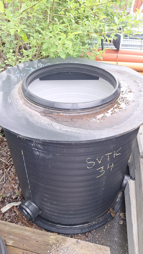 Sadeveden tarkastuskaivo, sisähalk. Ø1000 mm, korkeus 1100 mm, aukko 640mm